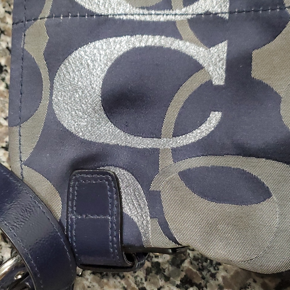 Coach Handbag 👜 - Picture 9 of 15